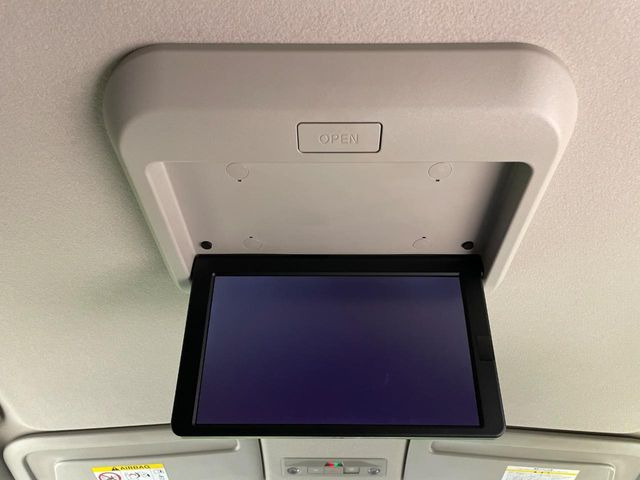 【フリップダウンモニター】大画面モニターで後席でもエンタメをお楽しみいただけます。小さなお子様にも大人気の装備です♪