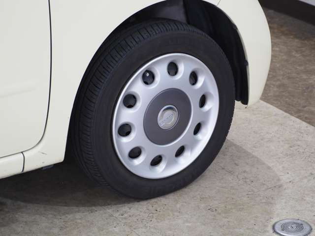 タイヤのホイールの細かいところまでキレイいにしてからお渡しします!