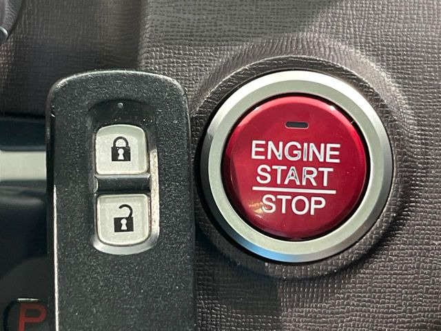 �yHonda�X�}�[�g�L�[�z�J�o����|�P�b�g�ɓ��ꂽ�܂܂ł��h�A�̎{���E�������\�ȃX�}�[�g�L�[�𑕔��B�G���W���̃I���E�I�t�����J�M�����o���K�v����������Ƃ��Ă��֗��ł���