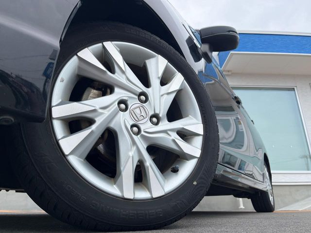 �y����16�C���`�A���~�z�C�[���z�O�ςɃ}�b�`���������A���~�z�C�[���𑕒����Ă���܂��B�e��ЊO�A���~�z�C�[����A�X�^�b�h���X�^�C�����戵�����Ă���܂��B���񂲑��k����������