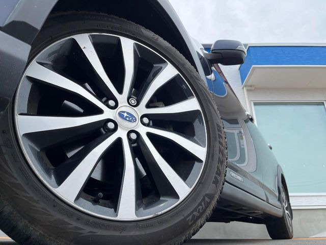 �y����17�C���`�A���~�z�C�[���z�O�ςɃ}�b�`���������A���~�z�C�[���𑕒����Ă���܂��B�e��ЊO�A���~�z�C�[����A�X�^�b�h���X�^�C�����戵�����Ă���܂��B���񂲑��k����������