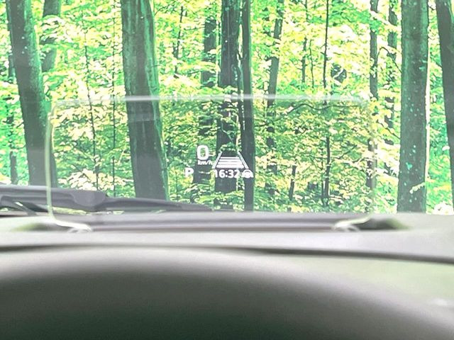 �y�w�b�h�A�b�v�f�B�X�v���C�z���݂̑��x�⑖�s�����f�W�^���\���ŉ^�]�ȑO���̃K���X�ɓ��e!�^�]���A�ڐ������炳���K�v�ȏ����m�F�ł���̂łƂ��Ă��֗��ň��S!
