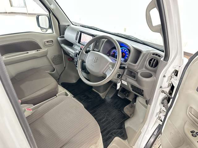 �c�Ǝ��Ԃ͒�10�������8���ƂȂ��Ă���܂��B���������R�[�q�[��W���[�X�����p�ӂ��Ă��҂����Ă���܂�����x���͐��j���ł��B