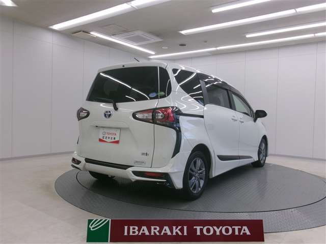 シエンタハイブリッド 1.5 G クエロ