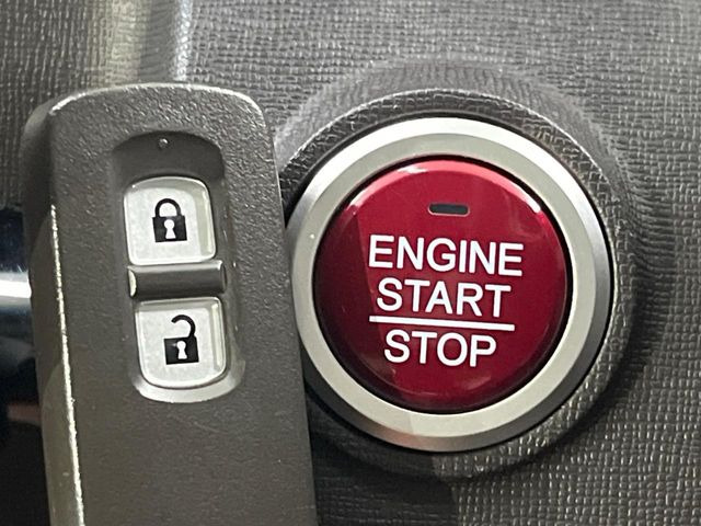 �yHonda�X�}�[�g�L�[�z�J�o����|�P�b�g�ɓ��ꂽ�܂܂ł��h�A�̎{���E�������\�ȃX�}�[�g�L�[�𑕔��B�G���W���̃I���E�I�t�����J�M�����o���K�v����������Ƃ��Ă��֗��ł���