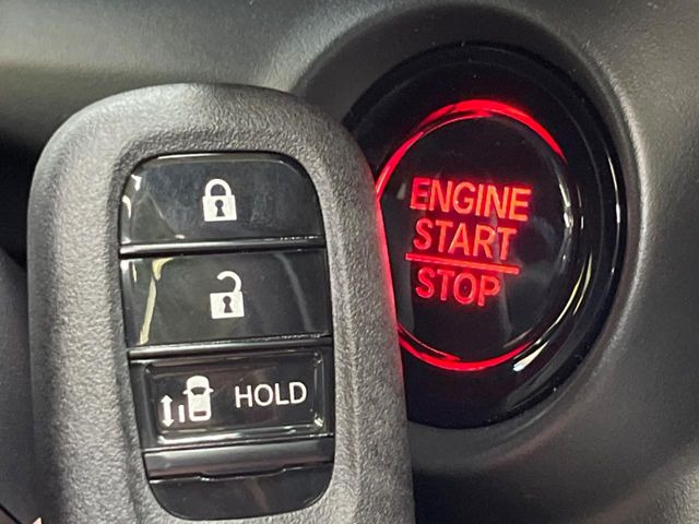 �yHonda�X�}�[�g�L�[�z�J�o����|�P�b�g�ɓ��ꂽ�܂܂ł��h�A�̎{���E�������\�ȃX�}�[�g�L�[�𑕔��B�G���W���̃I���E�I�t�����J�M�����o���K�v����������Ƃ��Ă��֗��ł���