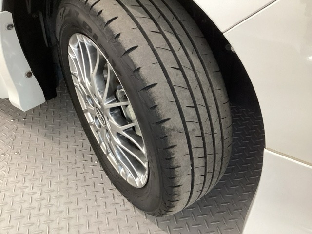 ノア1.8 ハイブリッド Si W×B II