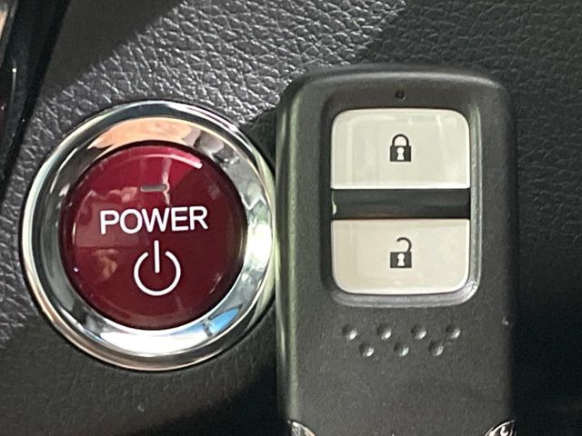 �yHonda�X�}�[�g�L�[�z�J�o����|�P�b�g�ɓ��ꂽ�܂܂ł��h�A�̎{���E�������\�ȃX�}�[�g�L�[�𑕔��B�G���W���̃I���E�I�t�����J�M�����o���K�v����������Ƃ��Ă��֗��ł���