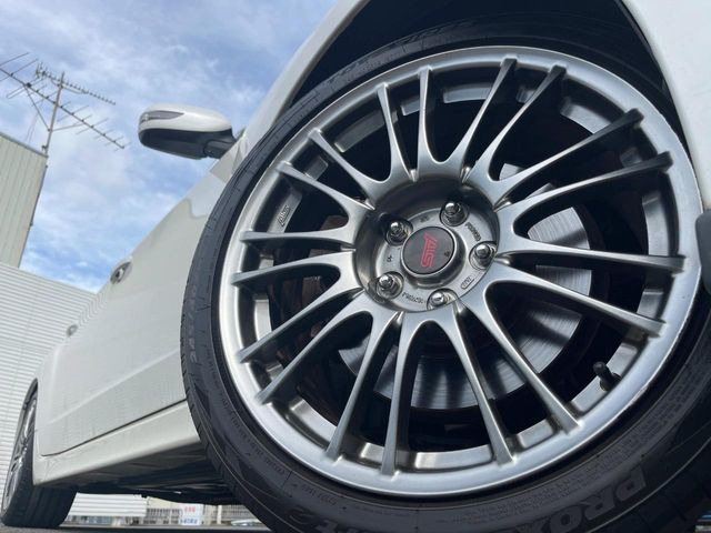 �y����18�C���`�A���~�z�C�[���z�O�ςɃ}�b�`���������A���~�z�C�[���𑕒����Ă���܂��B�e��ЊO�A���~�z�C�[����A�X�^�b�h���X�^�C�����戵�����Ă���܂��B���񂲑��k����������