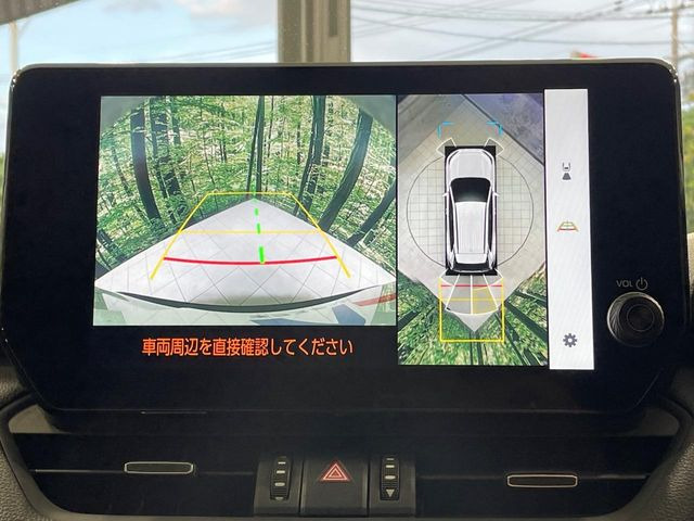 【パノラミックビューモニター】専用のカメラにより、上から見下ろしたような視点で360度クルマの周囲を確認することができます☆死角部分も確認しやすく、狭い場所での切り返しや駐車もスムーズに行えます。
