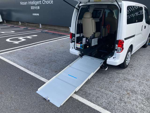 NV200バネットバン1.6 チェアキャブ 車いす2名仕様