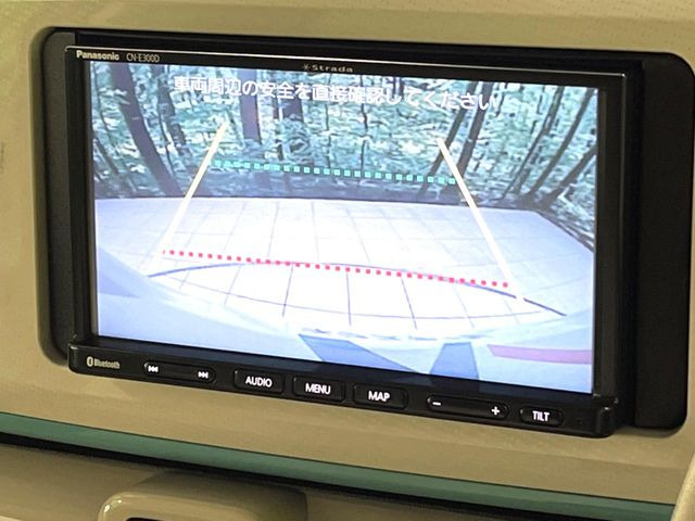 【バックカメラ】駐車時に後方がリアルタイム映像で確認できます。大型商業施設や立体駐車場での駐車時や、夜間のバック時に大活躍!運転スキルに関わらず、今や必須となった装備のひとつです!