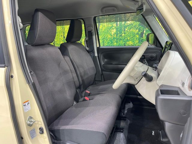 運転席シート廻りは使用感も少なく、良好な状態となっています。前オーナー様が丁寧に使っていたことがよくわかりますね。