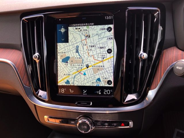 �y9�C���`�^�b�`�X�N���[������HDD�i�r�z�uApple Car Play�v�uAndroid Auto�v�Ή��̃{���{��i�i�r�Q�[�V�����uSENSUS�v�B�ŐV�n�}�f�[�^�֖����X�V���Ă��n�����܂��B