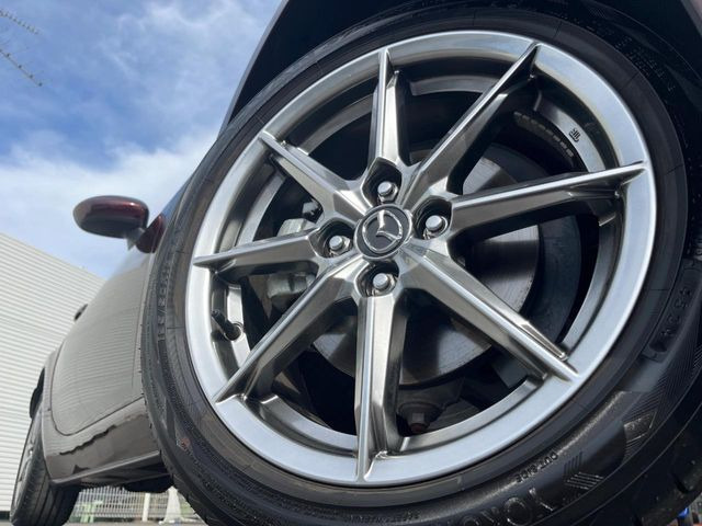 �y����16�C���`�A���~�z�C�[���z�O�ςɃ}�b�`���������A���~�z�C�[���𑕒����Ă���܂��B�e��ЊO�A���~�z�C�[����A�X�^�b�h���X�^�C�����戵�����Ă���܂��B���񂲑��k����������