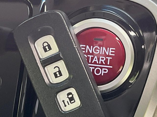 �yHonda�X�}�[�g�L�[�z�J�o����|�P�b�g�ɓ��ꂽ�܂܂ł��h�A�̎{���E�������\�ȃX�}�[�g�L�[�𑕔��B�G���W���̃I���E�I�t�����J�M�����o���K�v����������Ƃ��Ă��֗��ł���