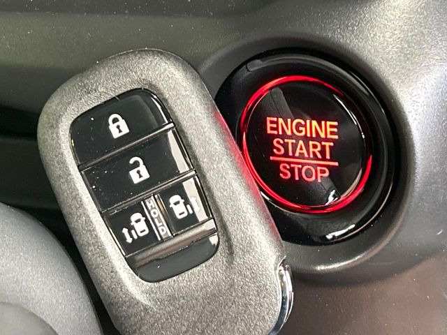 �yHonda�X�}�[�g�L�[�z�J�o����|�P�b�g�ɓ��ꂽ�܂܂ł��h�A�̎{���E�������\�ȃX�}�[�g�L�[�𑕔��B�G���W���̃I���E�I�t�����J�M�����o���K�v����������Ƃ��Ă��֗��ł���