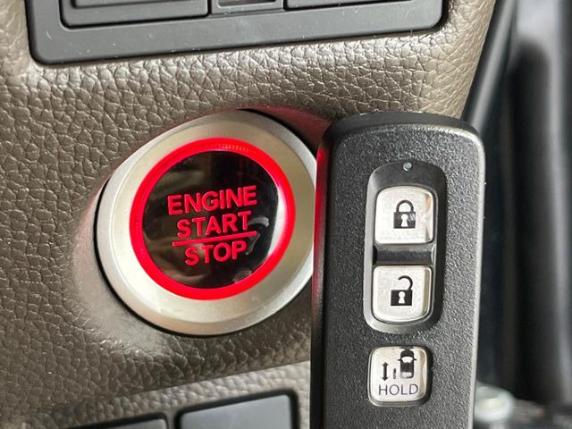�yHonda�X�}�[�g�L�[�z�J�o����|�P�b�g�ɓ��ꂽ�܂܂ł��h�A�̎{���E�������\�ȃX�}�[�g�L�[�𑕔��B�G���W���̃I���E�I�t�����J�M�����o���K�v����������Ƃ��Ă��֗��ł���