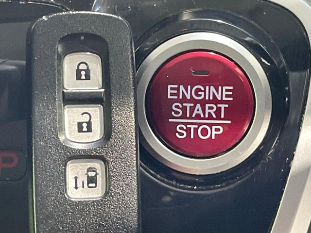 �yHonda�X�}�[�g�L�[�z�J�o����|�P�b�g�ɓ��ꂽ�܂܂ł��h�A�̎{���E�������\�ȃX�}�[�g�L�[�𑕔��B�G���W���̃I���E�I�t�����J�M�����o���K�v����������Ƃ��Ă��֗��ł���