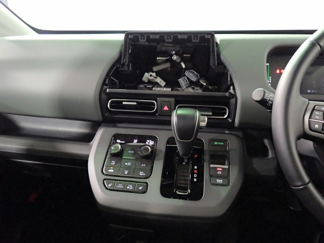 フリード1.5 e:HEV クロスター 4WD