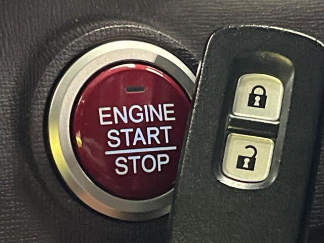 �yHonda�X�}�[�g�L�[�z�J�o����|�P�b�g�ɓ��ꂽ�܂܂ł��h�A�̎{���E�������\�ȃX�}�[�g�L�[�𑕔��B�G���W���̃I���E�I�t�����J�M�����o���K�v����������Ƃ��Ă��֗��ł���