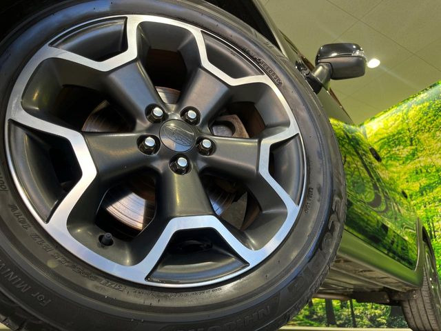 �y����17�C���`�A���~�z�C�[���z�O�ςɃ}�b�`���������A���~�z�C�[���𑕒����Ă���܂��B�e��ЊO�A���~�z�C�[����A�X�^�b�h���X�^�C�����戵�����Ă���܂��B���񂲑��k����������