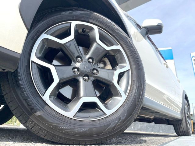 �y����17�C���`�A���~�z�C�[���z�O�ςɃ}�b�`���������A���~�z�C�[���𑕒����Ă���܂��B�e��ЊO�A���~�z�C�[����A�X�^�b�h���X�^�C�����戵�����Ă���܂��B���񂲑��k����������