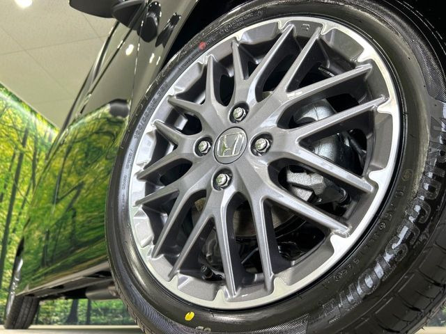 �y����15�C���`�A���~�z�C�[���z�O�ςɃ}�b�`���������A���~�z�C�[���𑕒����Ă���܂��B�e��ЊO�A���~�z�C�[����A�X�^�b�h���X�^�C�����戵�����Ă���܂��B���񂲑��k����������