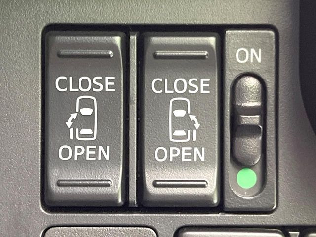 【両側パワースライドドア】スマートキーや運転席のスイッチで後席両側スライドドアの開閉が可能♪電動だから力を入れてドアを開ける必要が無く、小さなお子様でも簡単に開け閉めでき快適です♪