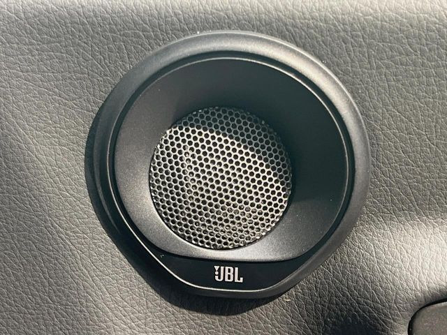 �yJBL�T�E���h�V�X�e���z���i�ʃT�E���h�V�X�e���𓋍ځB��p�̃`���[�j���O���{���ꂽ�召�l�X�ȃX�s�[�J�[����ǎ��ȃT�E���h���t�ł��A�Տꊴ���ӂ�鉹����Ԃ����o���܂��B