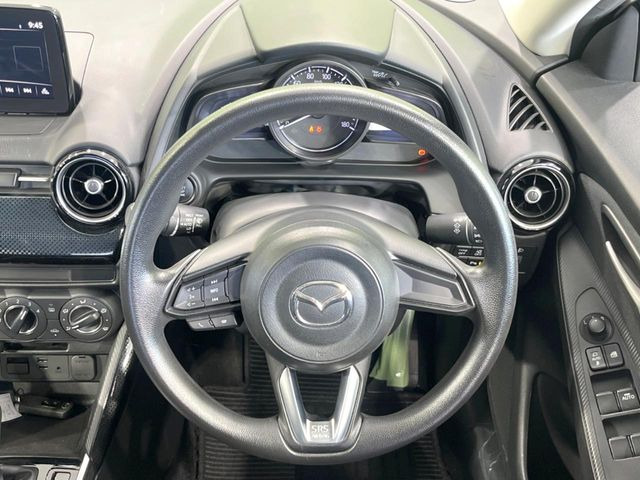 ステアリングも使用感が少なく、きれいな状態となっております♪
