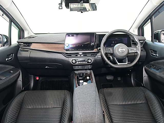ノートオーラ1.2 G FOUR レザーエディション 4WD