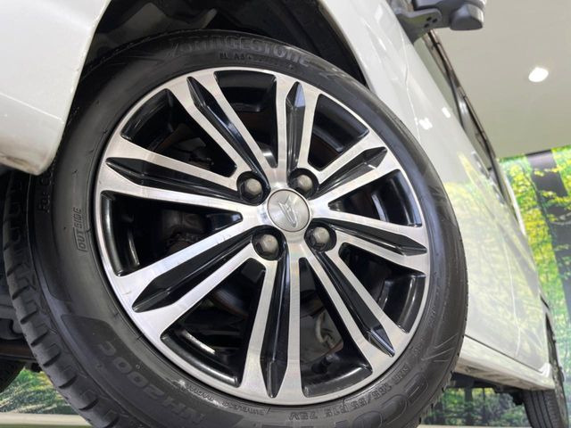 �y����15�C���`�A���~�z�C�[���z�O�ςɃ}�b�`���������A���~�z�C�[���𑕒����Ă���܂��B�e��ЊO�A���~�z�C�[����A�X�^�b�h���X�^�C�����戵�����Ă���܂��B���񂲑��k����������