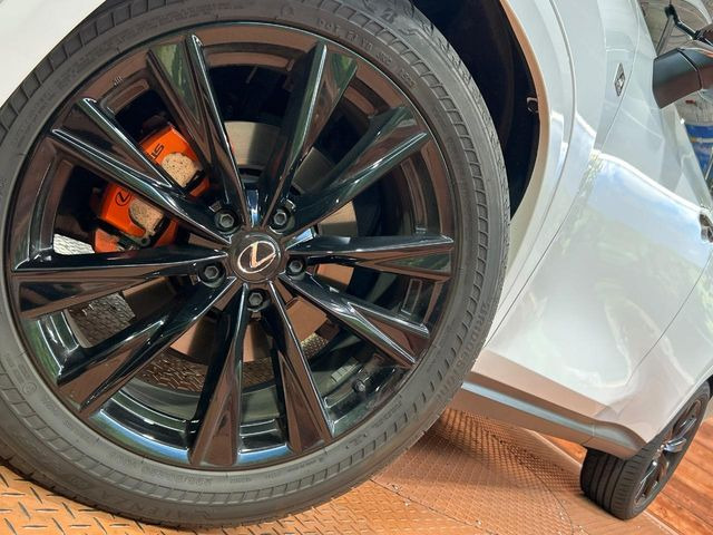�y����20�C���`�A���~�z�C�[���z�O�ςɃ}�b�`���������A���~�z�C�[���𑕒����Ă���܂��B�e��ЊO�A���~�z�C�[����A�X�^�b�h���X�^�C�����戵�����Ă���܂��B���񂲑��k����������