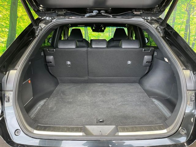 積み下ろしのしやすいデッキにはたっぷりと荷物を積み込んでいただけます。遊びから仕事まで、様々なシーンで頼れます♪