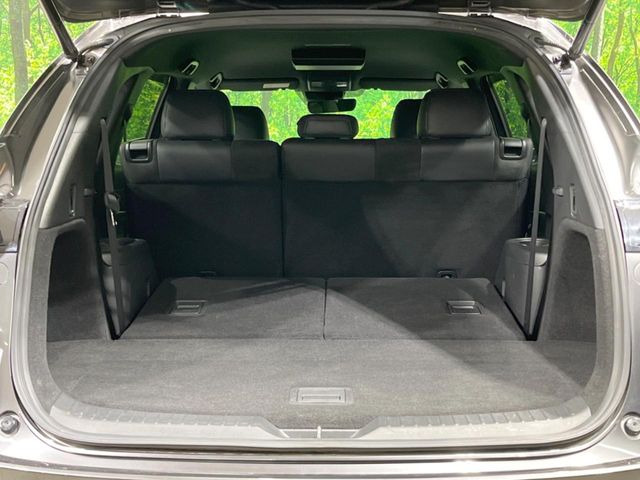 後席を格納すると、これだけの広さが!シーンに合わせたシートアレンジで、大きな荷物も積むことが出来ます♪