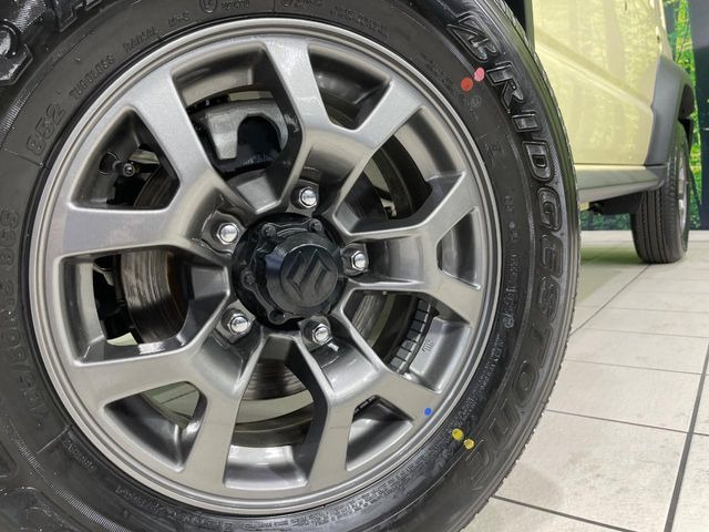 �y����15�C���`�A���~�z�C�[���z�O�ςɃ}�b�`���������A���~�z�C�[���𑕒����Ă���܂��B�e��ЊO�A���~�z�C�[����A�X�^�b�h���X�^�C�����戵�����Ă���܂��B���񂲑��k����������