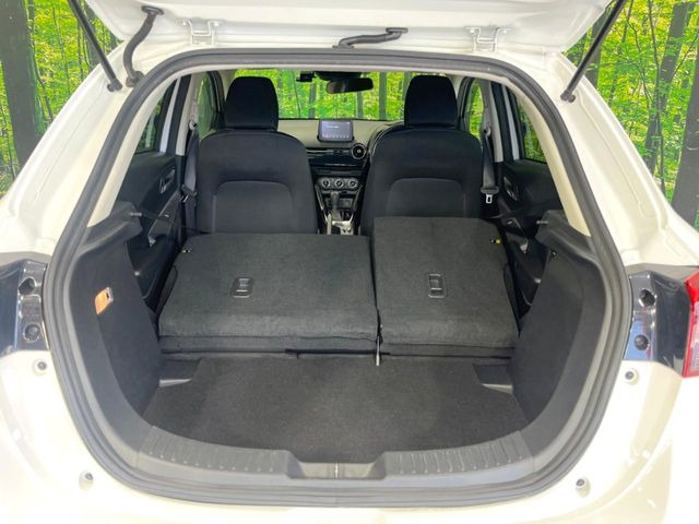 普段のお買い物や通勤、送迎等に十分な荷室スペースを確保しております。セカンドシートを倒すと、大きな荷物の積載も可能です♪