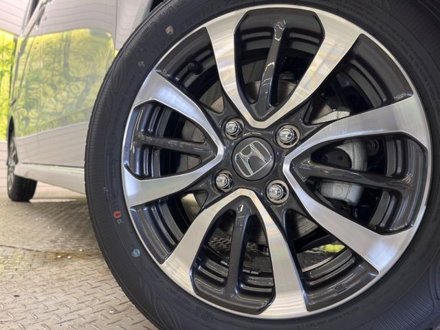 �y����14�C���`�A���~�z�C�[���z�O�ςɃ}�b�`���������A���~�z�C�[���𑕒����Ă���܂��B�e��ЊO�A���~�z�C�[����A�X�^�b�h���X�^�C�����戵�����Ă���܂��B���񂲑��k����������