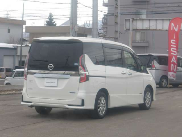 セレナ2.0 ハイウェイスターV 4WD