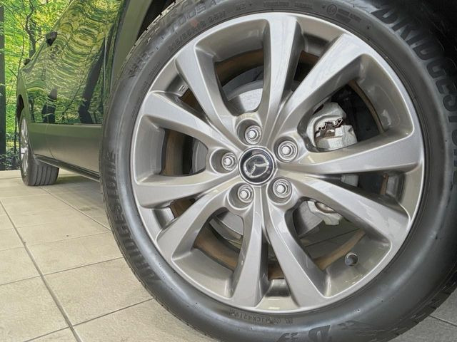 �y����18�C���`�A���~�z�C�[���z�O�ςɃ}�b�`���������A���~�z�C�[���𑕒����Ă���܂��B�e��ЊO�A���~�z�C�[����A�X�^�b�h���X�^�C�����戵�����Ă���܂��B���񂲑��k����������