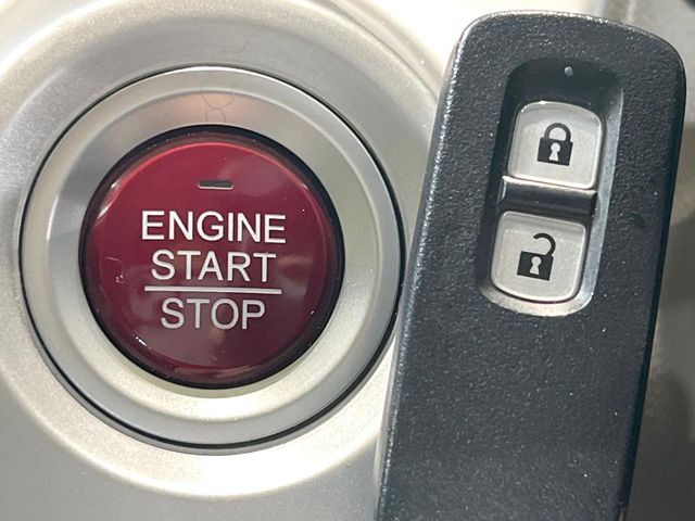 �yHonda�X�}�[�g�L�[�z�J�o����|�P�b�g�ɓ��ꂽ�܂܂ł��h�A�̎{���E�������\�ȃX�}�[�g�L�[�𑕔��B�G���W���̃I���E�I�t�����J�M�����o���K�v����������Ƃ��Ă��֗��ł���