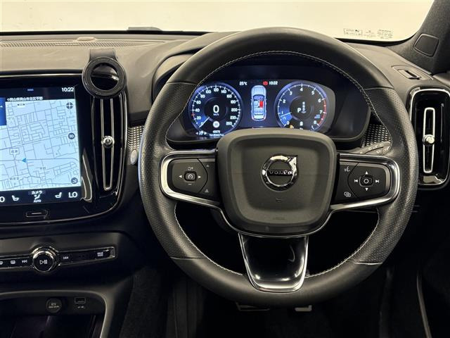XC40B4 AWD Rデザイン 4WD