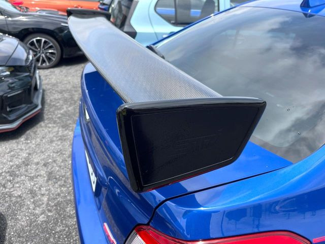 �yDRY CARBON REAR SPOILER�z
