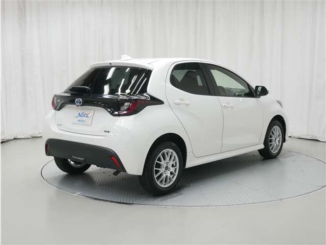 ヤリス1.5 ハイブリッド X E-Four 4WD