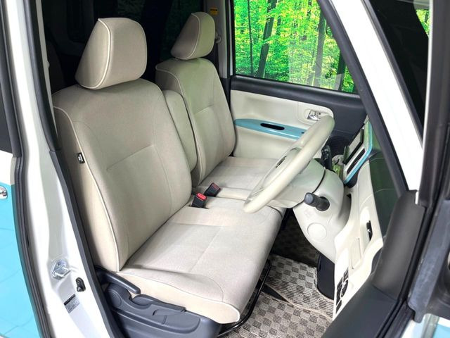 運転席シート廻りは使用感も少なく、良好な状態となっています。丁寧に使われていたことがよくわかりますね。