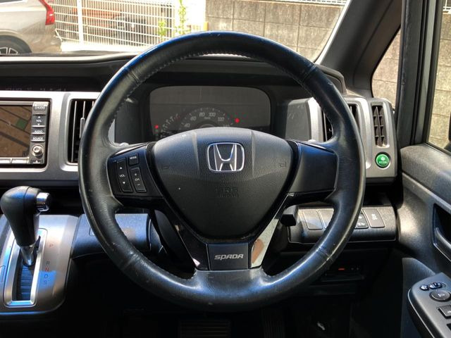 �y�X�e�A�����O�X�C�b�`�z�^�]���A�O������ڐ������炷���ƂȂ��A�I�[�f�B�I���̑��삪�\�ȕ֗��@�\!���S&���K�ȃh���C�u�����o���Ă���܂���