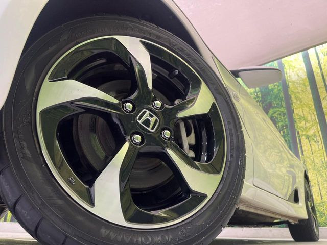 �y����16�C���`�A���~�z�C�[���z�O�ςɃ}�b�`���������A���~�z�C�[���𑕒����Ă���܂��B�e��ЊO�A���~�z�C�[����A�X�^�b�h���X�^�C�����戵�����Ă���܂��B���񂲑��k����������