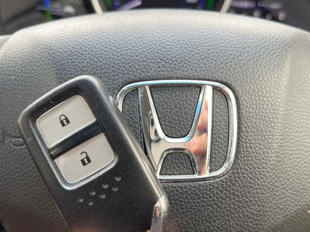 �yHonda�X�}�[�g�L�[�z�J�o����|�P�b�g�ɓ��ꂽ�܂܂ł��h�A�̎{���E�������\�ȃX�}�[�g�L�[�𑕔��B�G���W���̃I���E�I�t�����J�M�����o���K�v����������Ƃ��Ă��֗��ł���