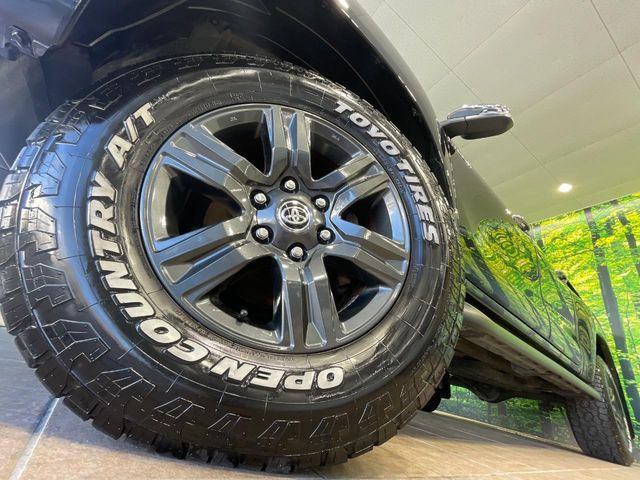 �y����17�C���`�A���~�z�C�[���z�O�ςɃ}�b�`���������A���~�z�C�[���𑕒����Ă���܂��B�e��ЊO�A���~�z�C�[����A�X�^�b�h���X�^�C�����戵�����Ă���܂��B���񂲑��k����������